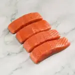 FILE DE SALMÃO EM PEDAÇOS