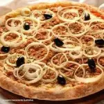 Pizza de Atum com Cebola