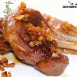 Pato asado con almendras