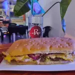 Sandwich de milanesa con 🍟