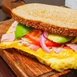 Sandwich de Huevo con Jamon