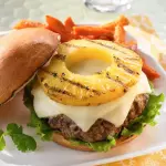 hamburguesa hawaiana con papas