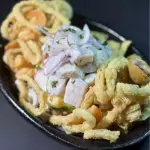 Causa Acevichada con chicharrón de mariscos.