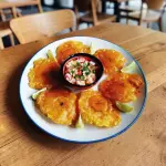 Patacones con Cocona