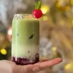 Matcha y frutos rojos