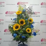 Arreglo con girasol,mini claveles
