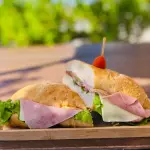 Baguete de presunto e queijo