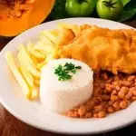 AMILANESA DE FRANGO COM PURÊ