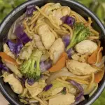 YAKSOBA DE FRANGO