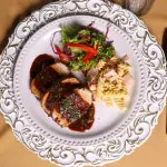 LOMO EN GREIVY DE CIRUELA EVENTOS