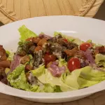 SALADA WEDGE DE FILÉ E GORGONZOLA