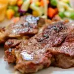 CHULETA DE CERDO, con cebolla