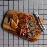 FILÉ COM FRITAS | STEAK AND FRIES