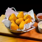 Coxinha de carne de panela