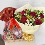 Cesta com buquê de 6 rosas