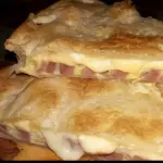 Tarta de jamón y queso grande