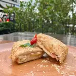 Baguete de Parma, Brie e mel