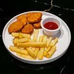 NUGGETS DE POLLO CON PAPAS