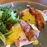 Benedictine con Jamón y Tocino