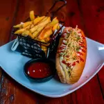HOT DOG CON PAPAS FRITAS