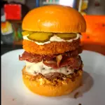 Dinos Burguer a moda da casa