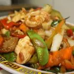 Pollo con Fideo Chino y Verduras