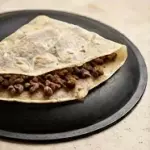 صاج لحمة بعجين وجبنة