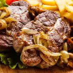 Bife acebolado