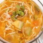 SOPA DE PASTA CON VERDURAS