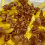 PAPAS QUESO Y TOCINO