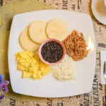 Desayuno criollo/typical breakfast