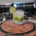CAIPIRINHA DE LIMÃO