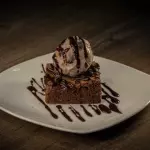Brownie con helado