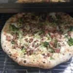 Pizza Brócolis Bacon+alho borda+refr
