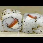 URAMAKI KANI E SALMÃO 🍣