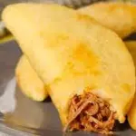 Empanada de carne mechada