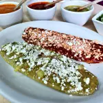 2 Huaraches con Quesillo