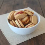 BISCOITO DE NATA COM GOIABADA