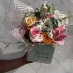 Box flores mistas c/ ferrero rocher