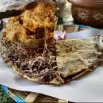 Tlayuda mixta.