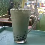 Matcha latte con tapioca