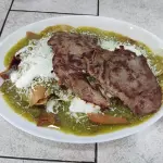 Chilaquiles con Bistec