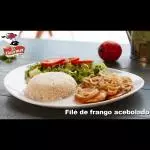 FILÉ DE FRANGO ACEBOLADO