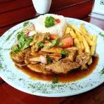 Cerdo Saltado En Soya Con Vegetales
