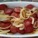 Porção de calabresa acebolada