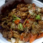 Yakissoba de carne  serve 2 pessoas