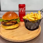 Burguer Bacon + Fritas + Refri 33cl