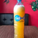 Botella de agua sabor a frutas