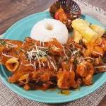 Pescado Entero en Salsa de Mariscos