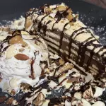 MARQUESA DE CHOCOLATE CON HELADO